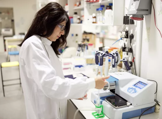Scientist working in the IOI chemistry lab