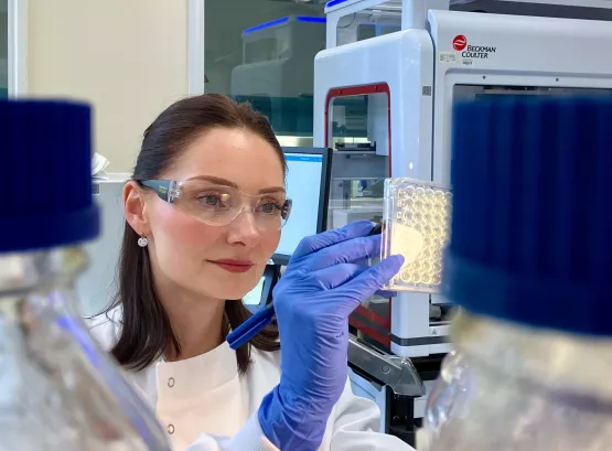 Mariia in the lab, working on a plate